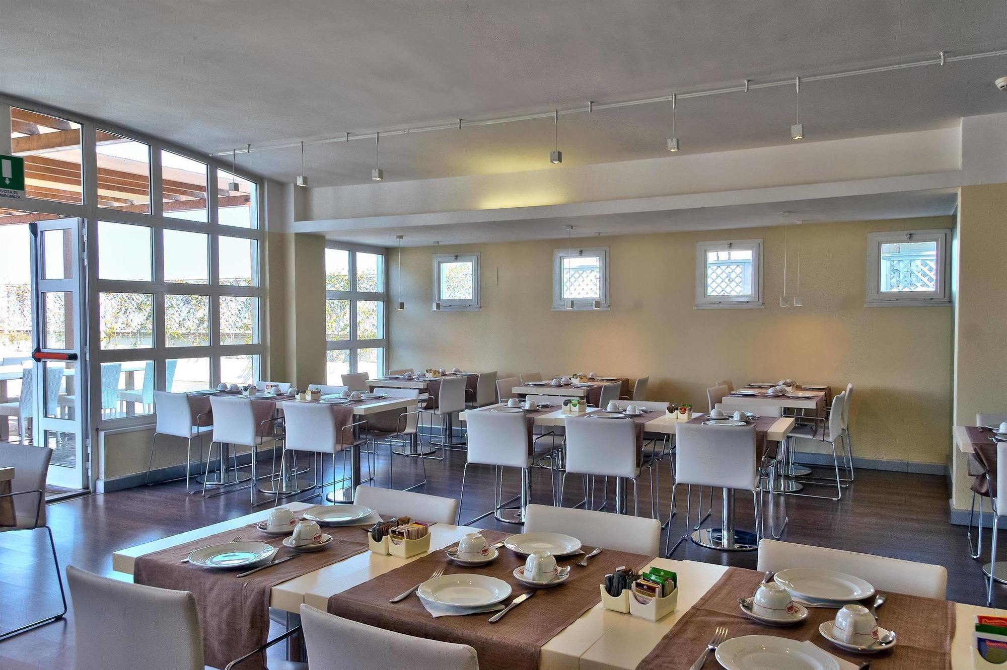 Hotel Roma Tor Vergata Екстер'єр фото